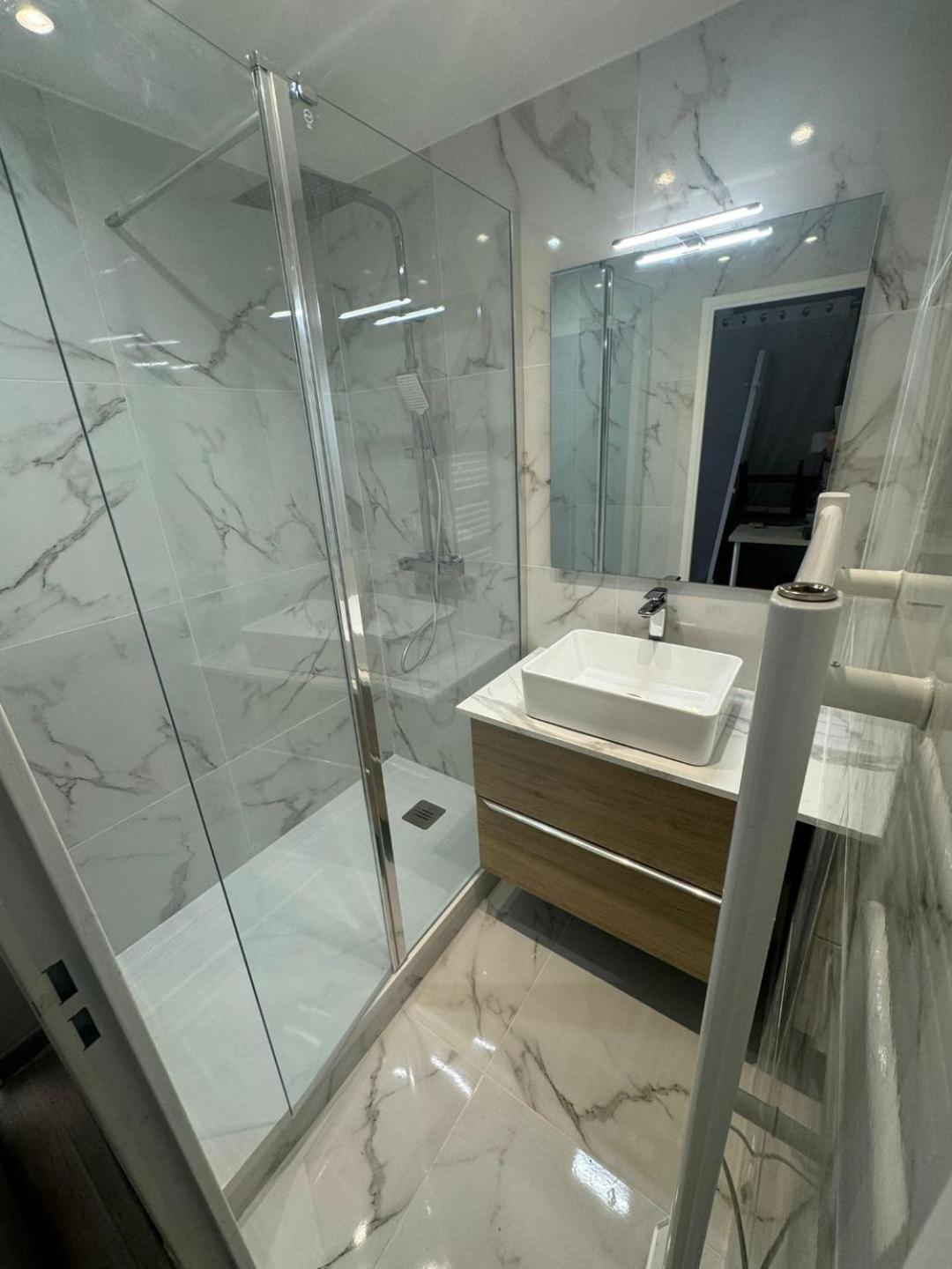 Appartement 2 Pieces En Etage Eleve, Centre-Ville Au Calme, Petite Vue Mer Nisa Exterior foto